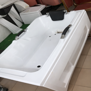 baignoire-acrylique-simple-avec-tablier-appui-tete-inclus