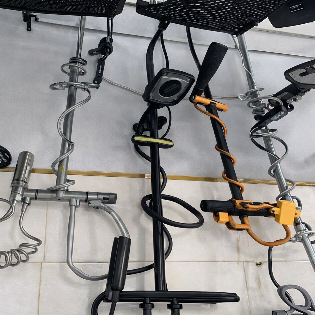 Kit douche piano noir mat – pluie fixe + main + jets multiples