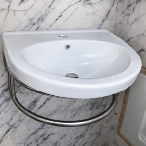 Lavabo d’angle complet avec porte-serviette – porcelaine blanche