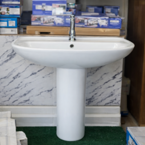 lavabo-sur-pied-ceramique-blanc-salle-de-bain-classique