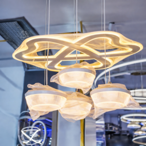 Lustre BGC forme infinie néon or avec abat-jours – élégant moderne