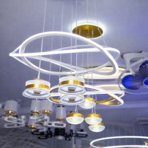 Lustre BGC néon spirale blanc/or avec abat-jours – futuriste